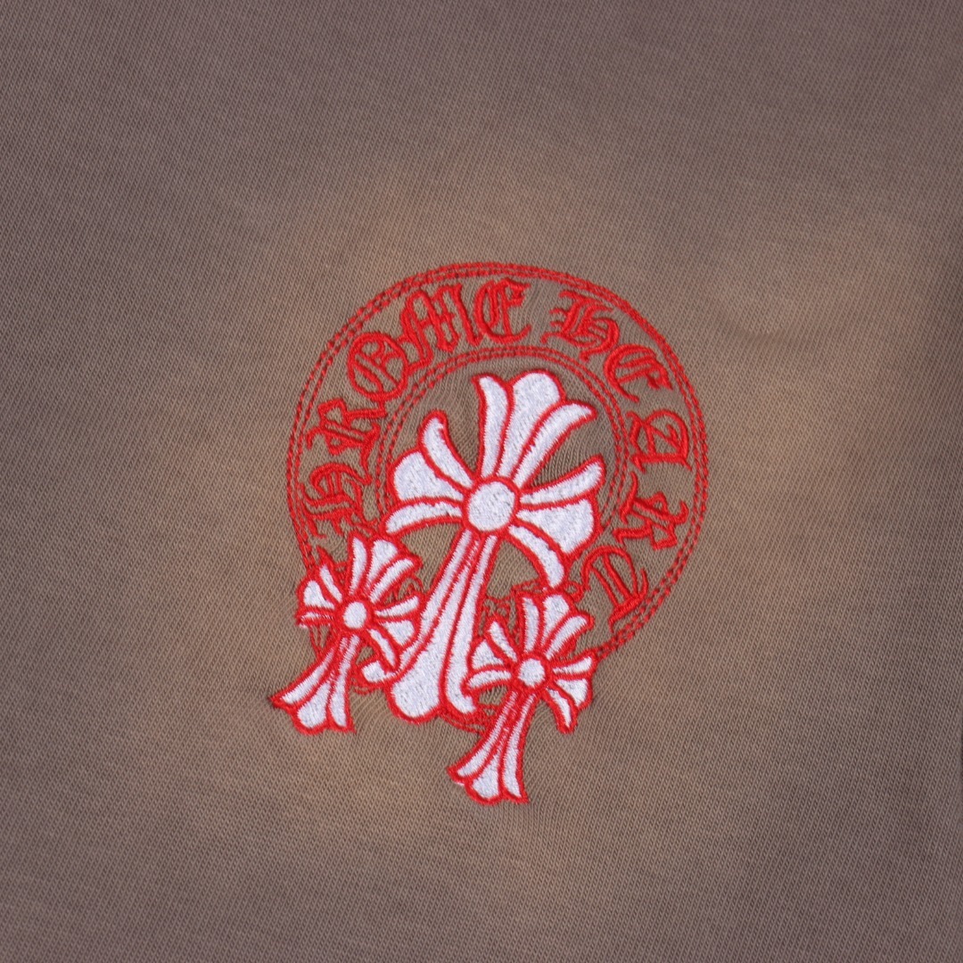 クロムハーツ「Chrome Hearts」レッドクロス ディストレスドTシャツ