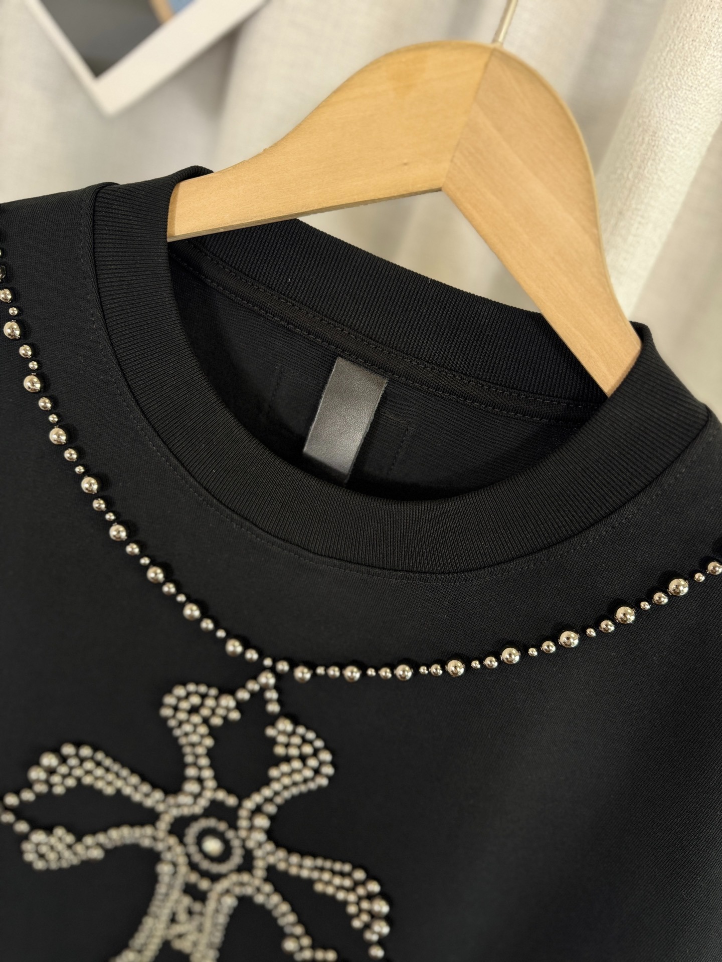 クロムハーツ「Chrome Hearts」ホースシュー＆クロス パールプリント Tシャツ