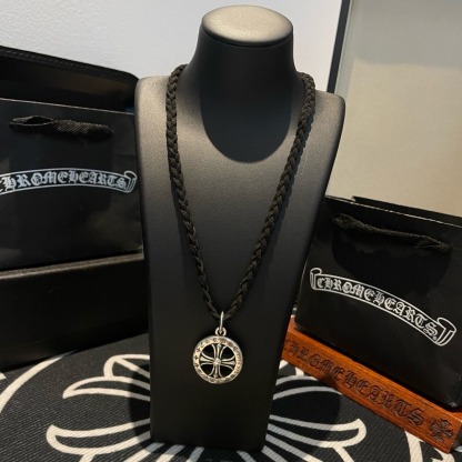 クロムハーツ「Chrome Hearts」レザーコード サークルクロスペンダントネックレス