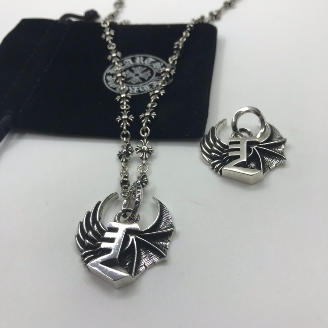 クロムハーツ「Chrome Hearts」バットウィング クロス ペンダント ネックレス