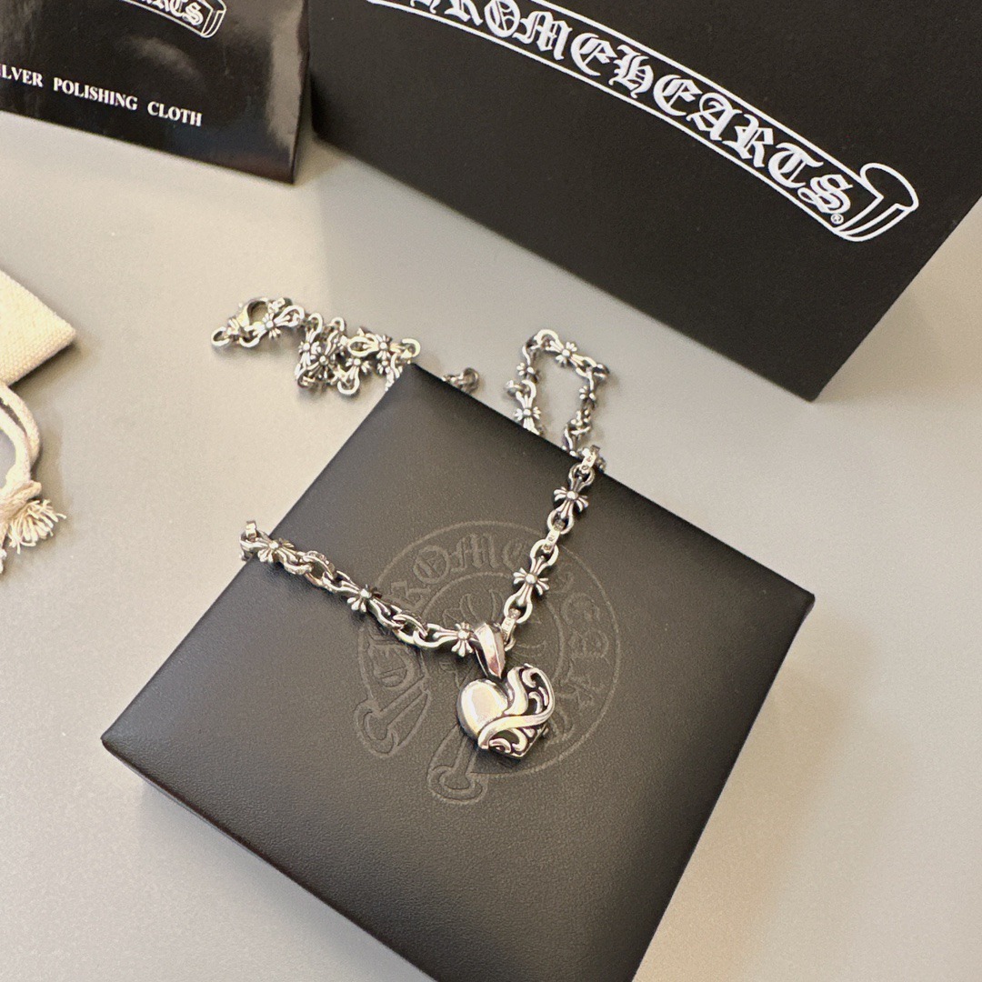 クロムハーツ「Chrome Hearts」ゴシッククロス ペンダントネックレス