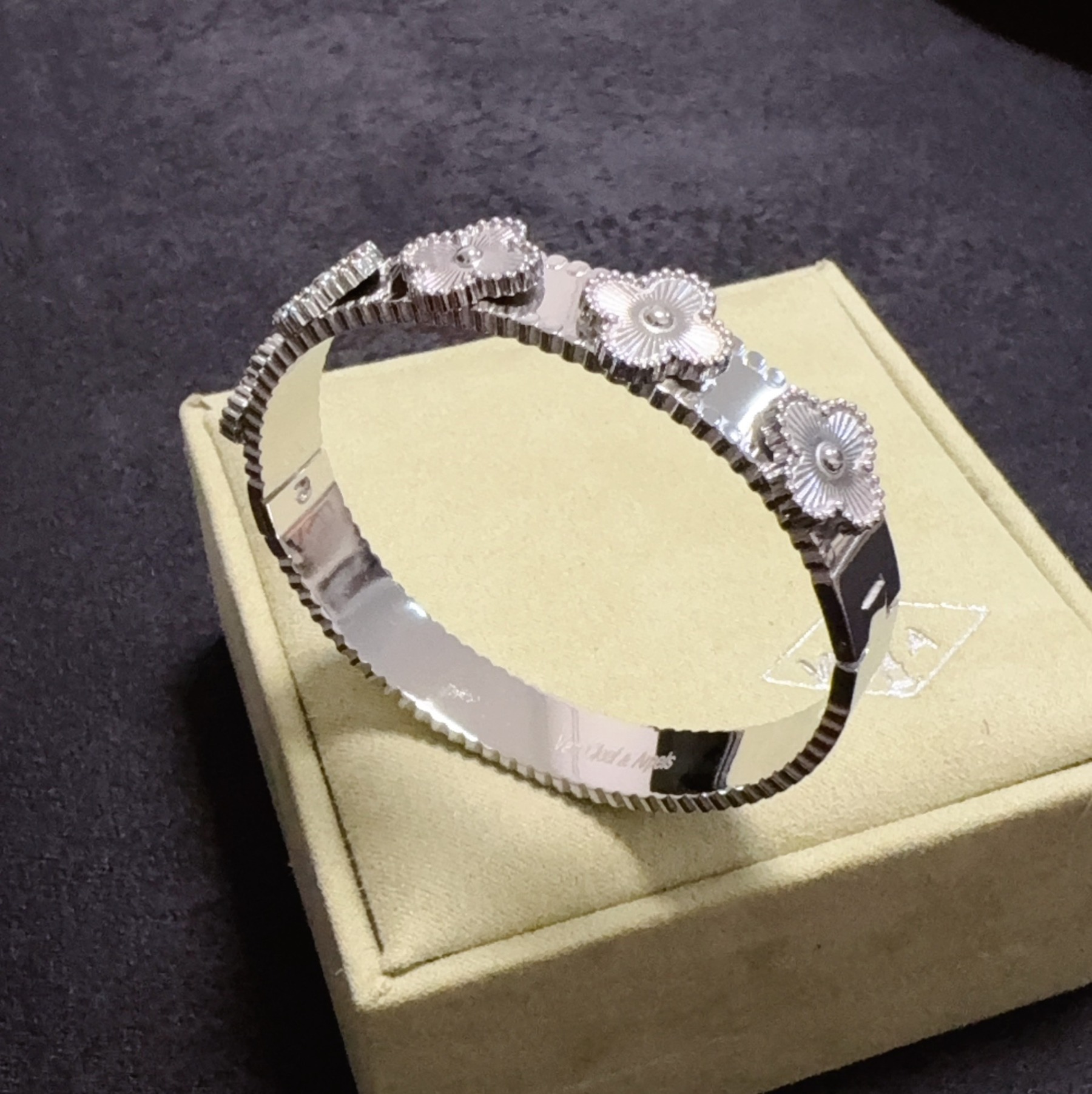 クロムハーツ「Chrome Hearts」 Gothic Slim Cuff Bracelet-ISETAN PRESTIGE CURATED