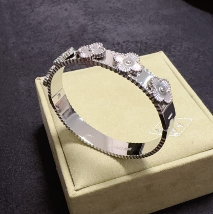 クロムハーツ「Chrome Hearts」 Gothic Slim Cuff Bracelet-ISETAN PRESTIGE CURATED