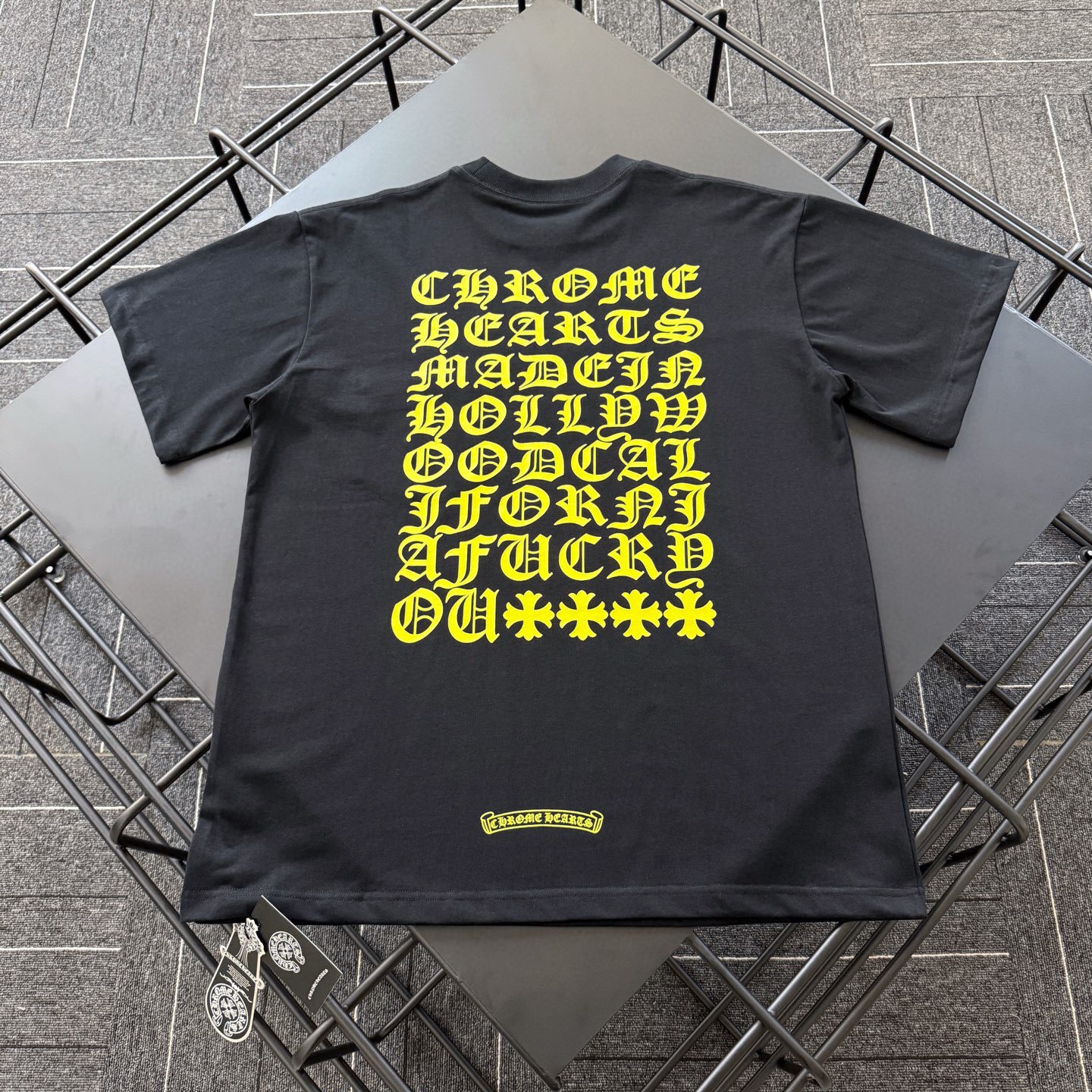 クロムハーツ「Chrome Hearts」ストライプサンスクリットTシャツ
