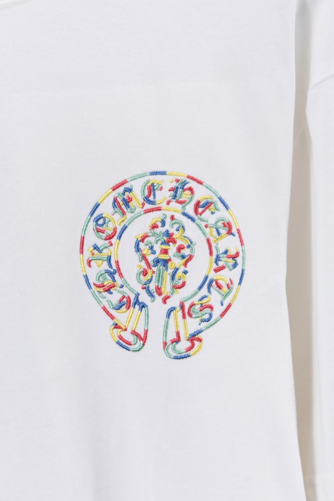 クロムハーツ「Chrome Hearts」カラフルサンスクリット エンブロイダリーTシャツ