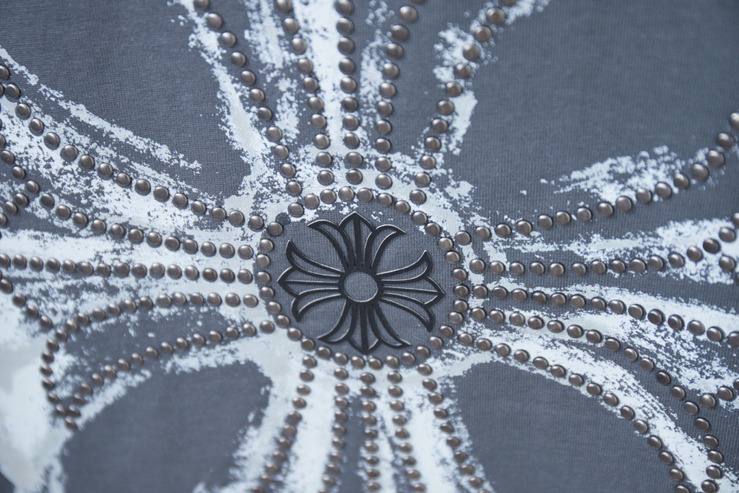 クロムハーツ「Chrome Hearts」プリント&ストーンTシャツ