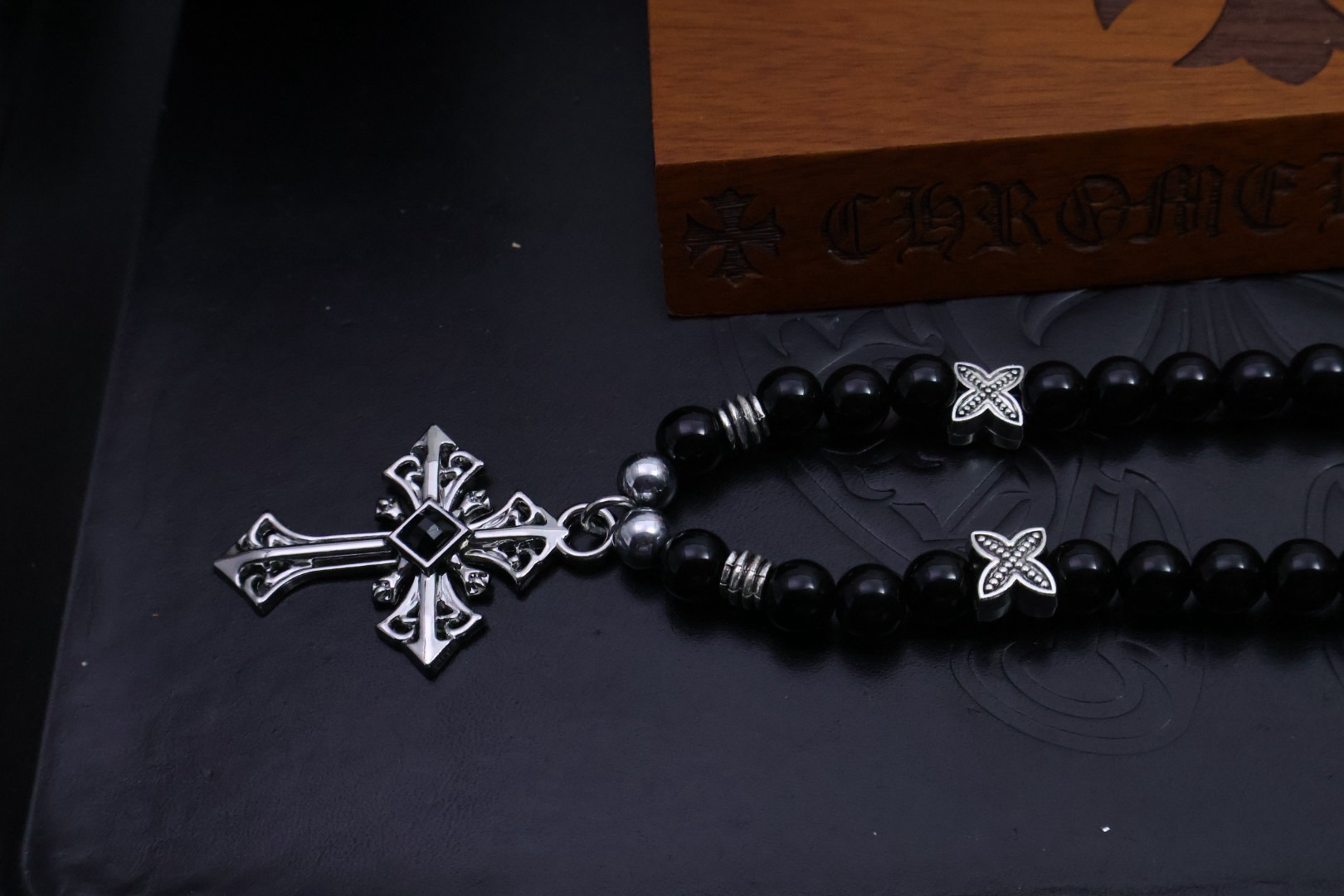 クロムハーツ「Chrome Hearts」ブラックビーズクロス ペンダントネックレス