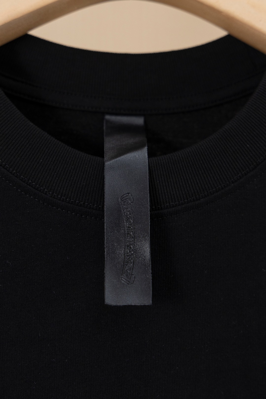 クロムハーツ「Chrome Hearts」サンスクリットクロス ディストレスドTシャツ