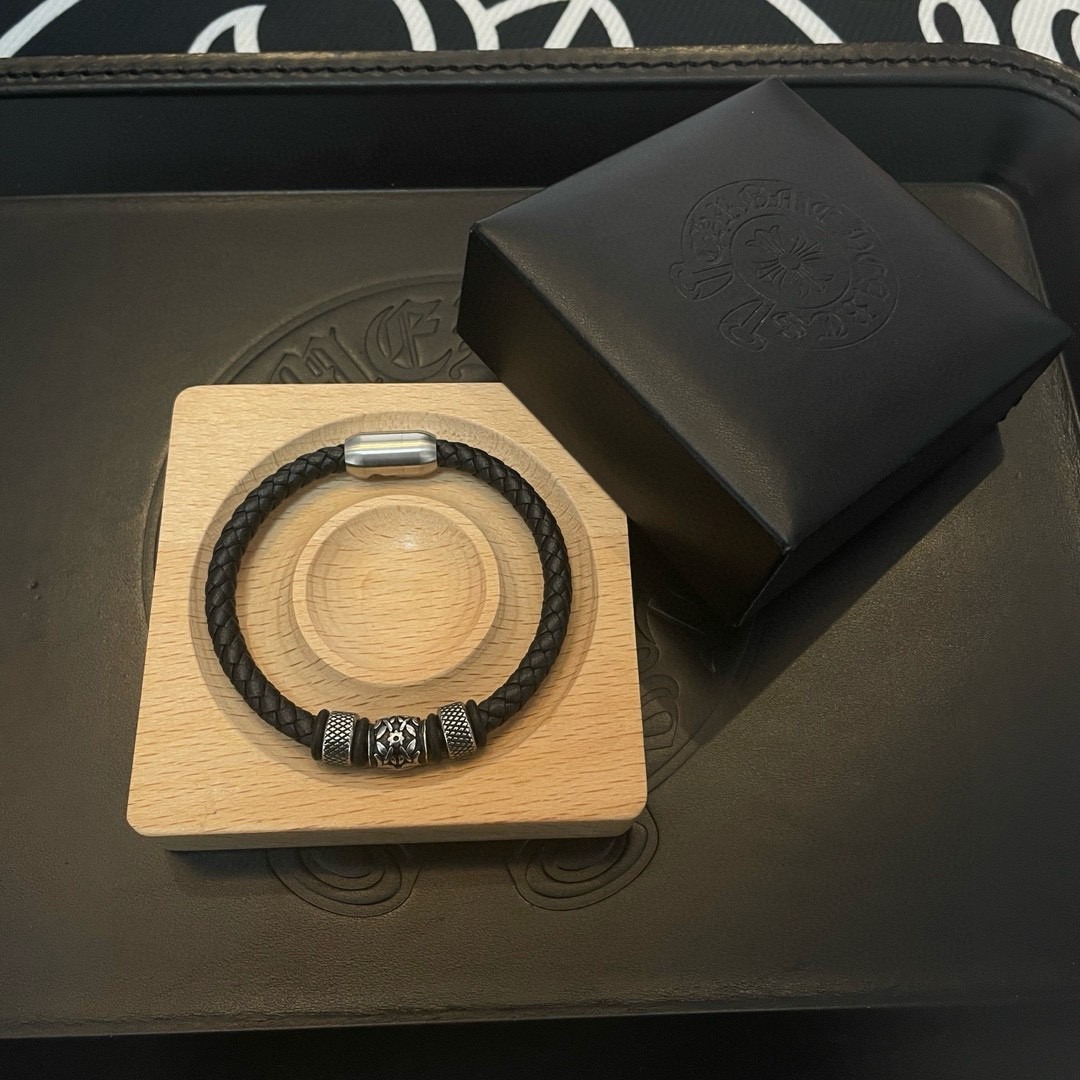 クロムハーツ「Chrome Hearts」Vintage Leather Wrap Bracelet