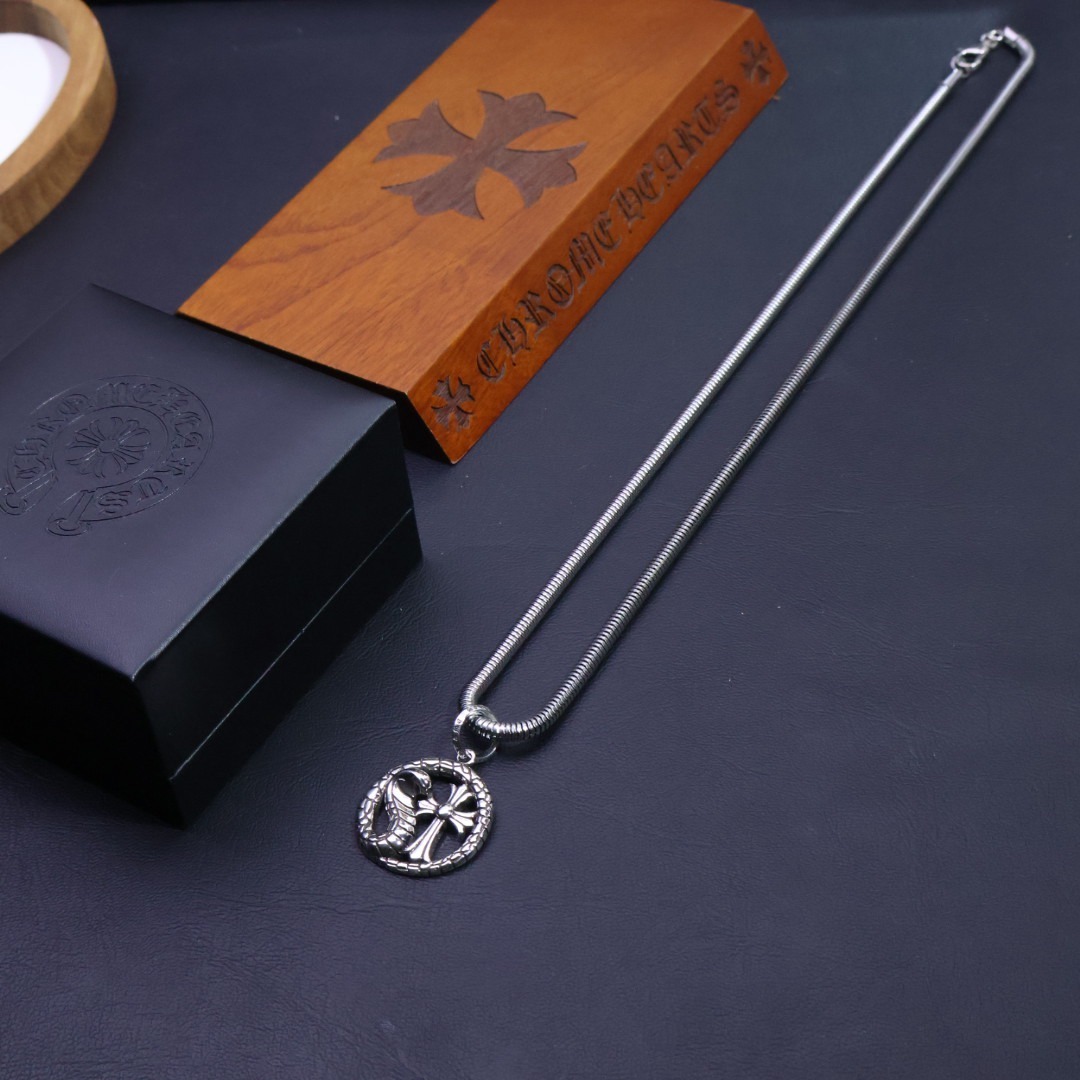 クロムハーツ「Chrome Hearts」スネーク＆クロス ペンダントネックレス