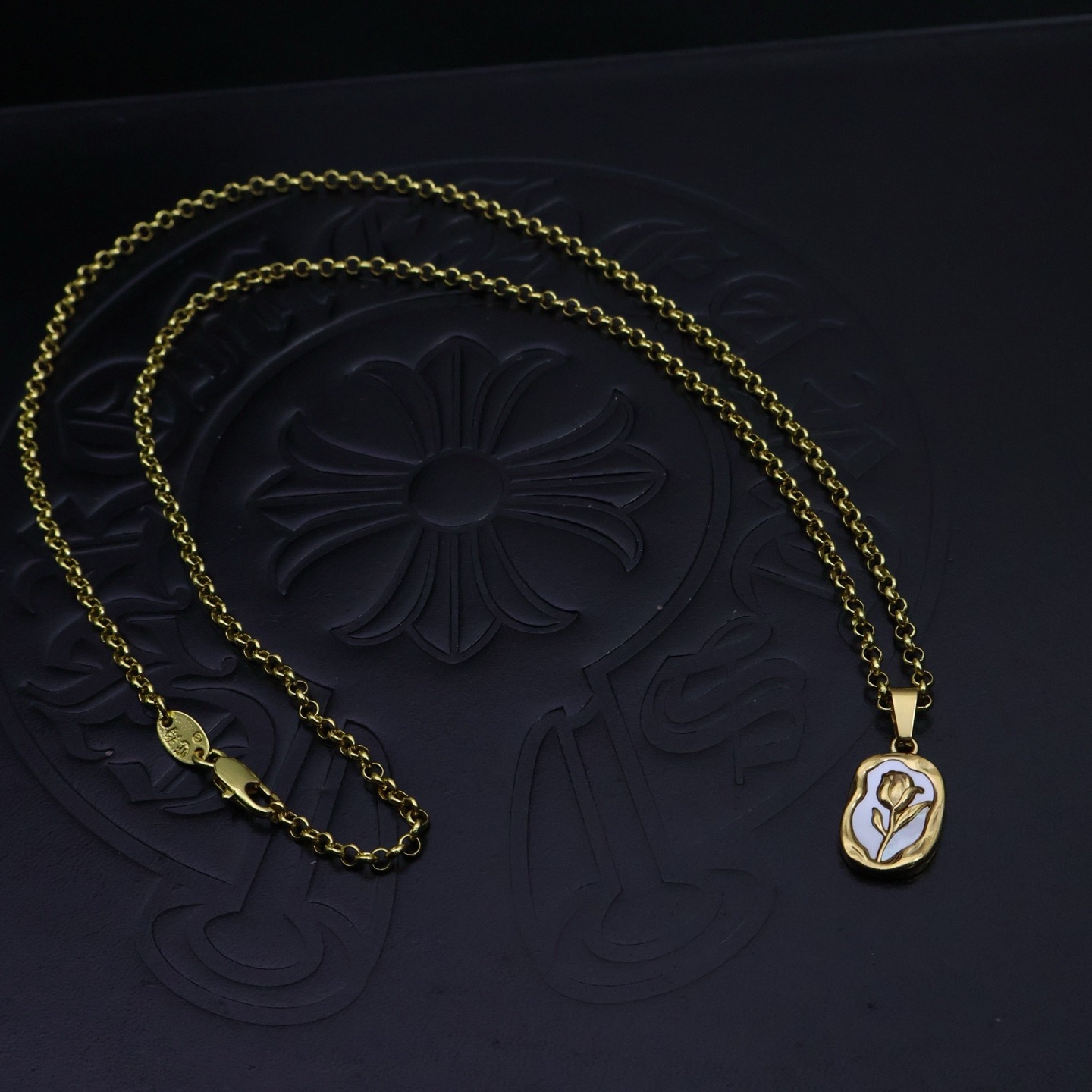 クロムハーツ「Chrome Hearts」ゴシッククロス＆フルール ペンダントネックレス