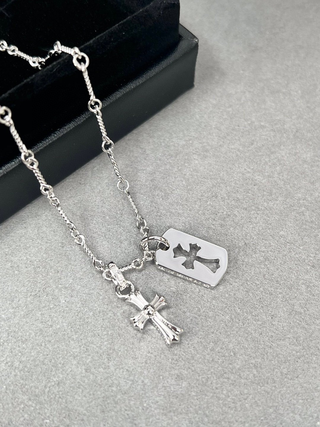 クロムハーツ「Chrome Hearts」スクエアクロスペンダント ネックレス