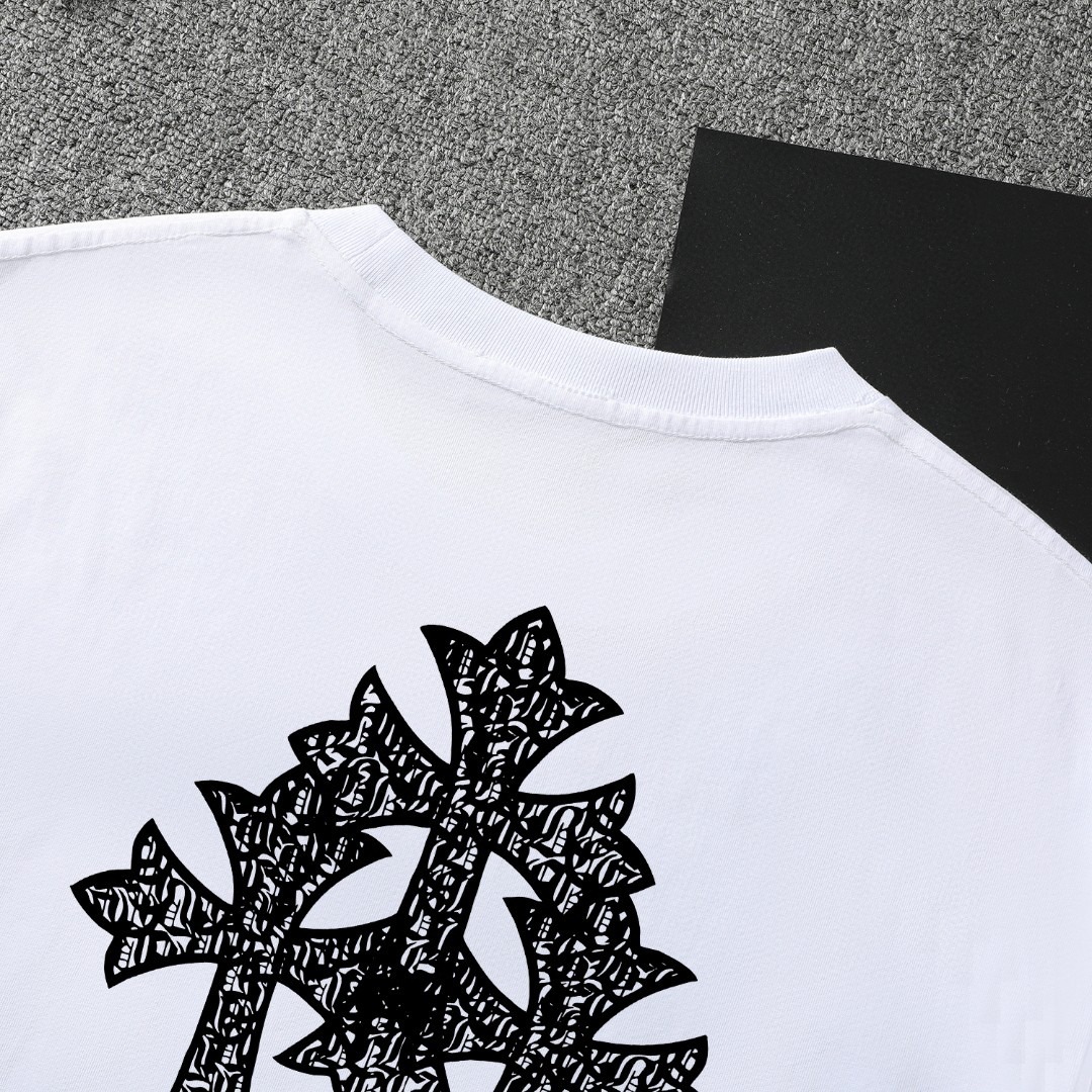 クロムハーツ「Chrome Hearts」ミニマルロゴTシャツ