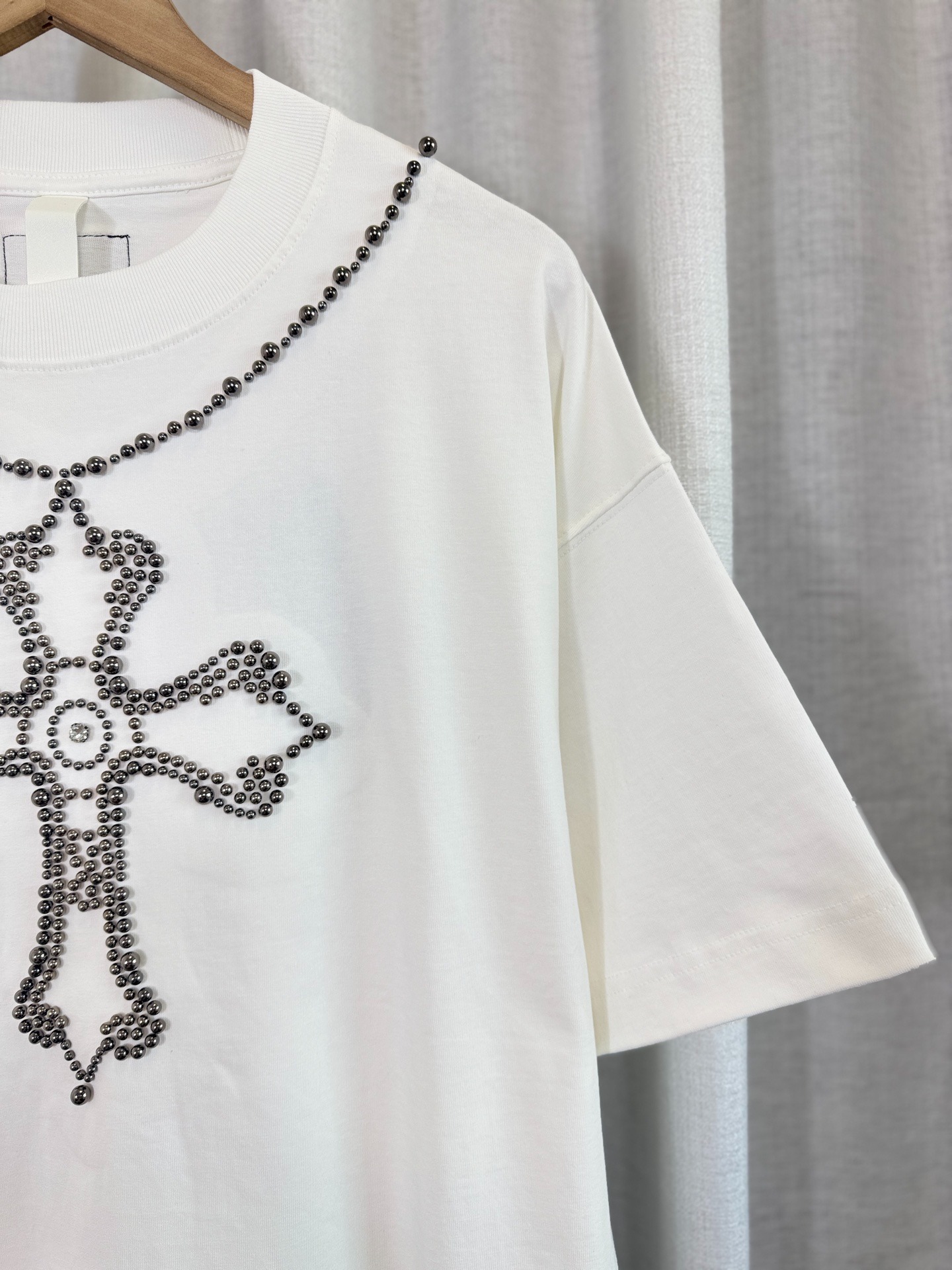 クロムハーツ「Chrome Hearts」ホースシュー＆クロス パールプリント Tシャツ