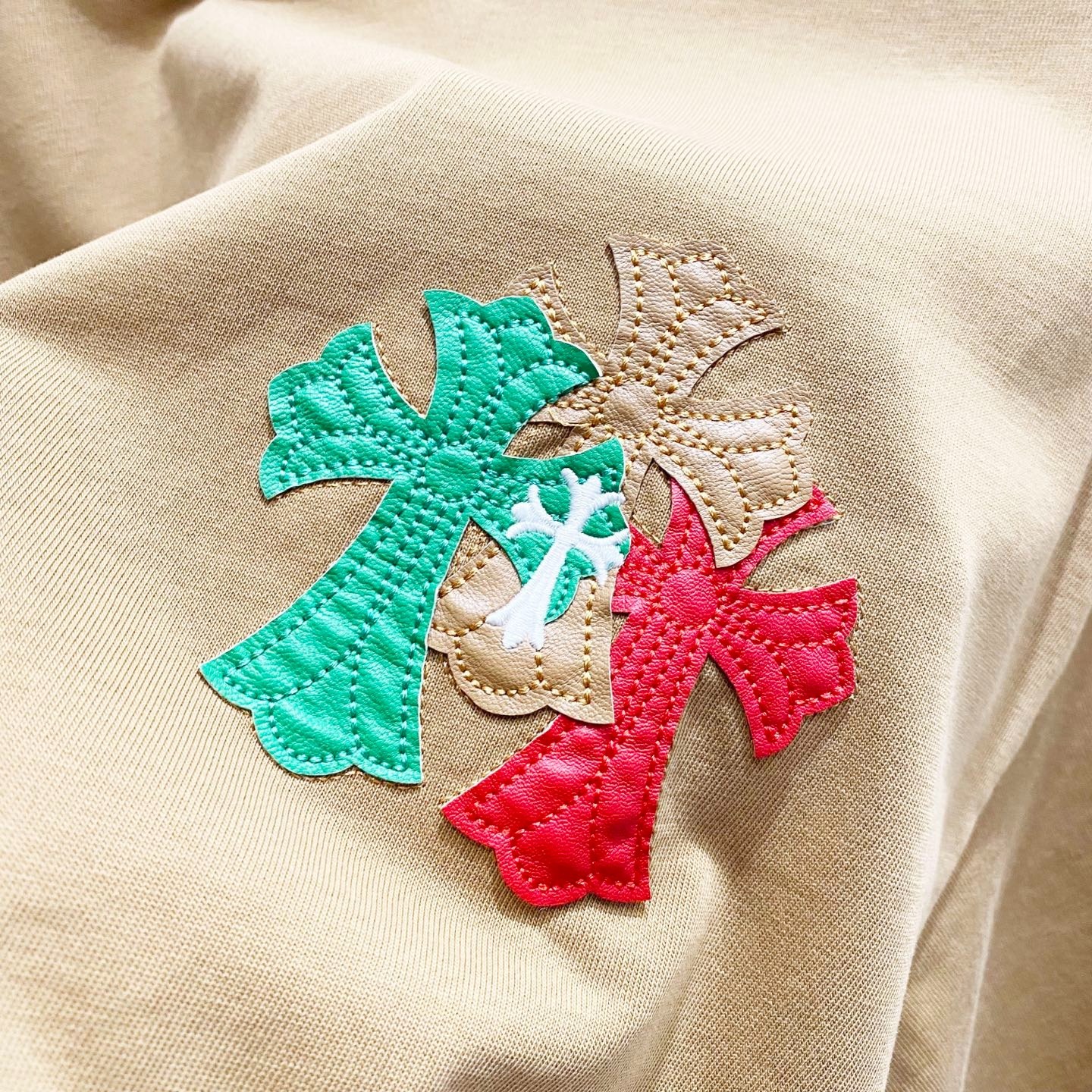 クロムハーツ「Chrome Hearts」レザー&サンスクリットTシャツ