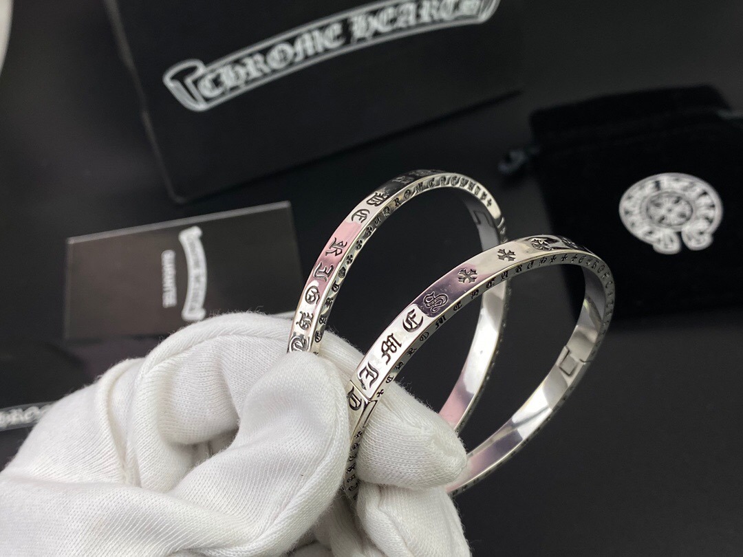 クロムハーツ「Chrome Hearts」Engraved Bangle (Size 19)