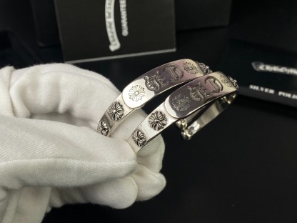 クロムハーツ「Chrome Hearts」Fleur-de-Lis Cross Cuff Bracelet