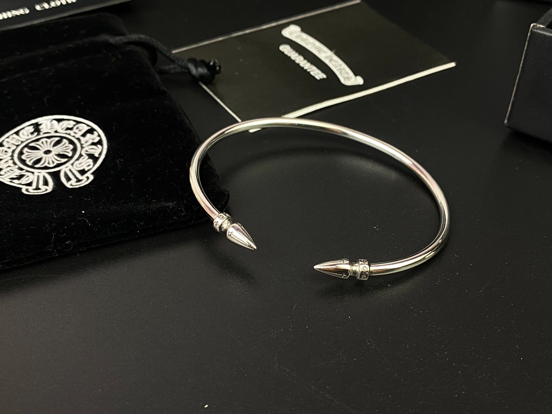 クロムハーツ「Chrome Hearts」Bullet Head Cuff Bracelet