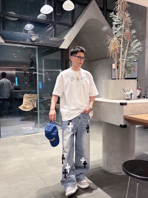 クロムハーツ「Chrome Hearts」エンブロイダリーロゴTシャツ