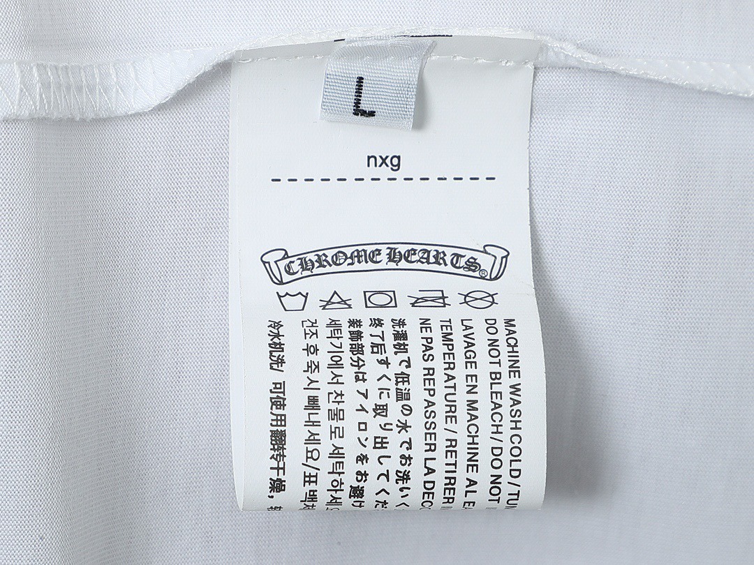 クロムハーツ「Chrome Hearts」ミニマルロゴ プリントTシャツ