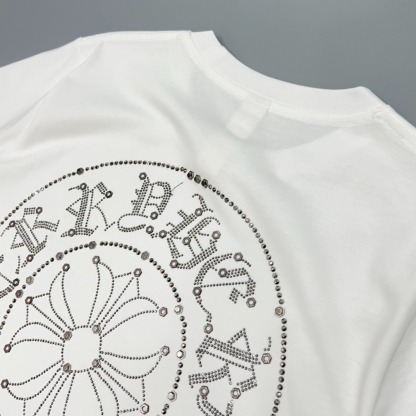 クロムハーツ「Chrome Hearts」スパンコールサンスクリット スタッドTシャツ