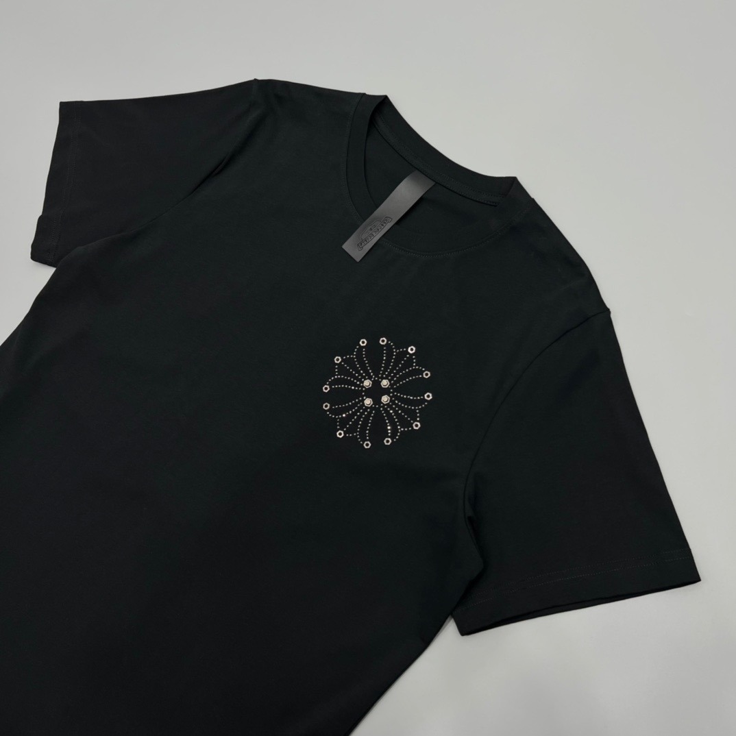 クロムハーツ「Chrome Hearts」スタッドサンスクリット スパンコールTシャツ