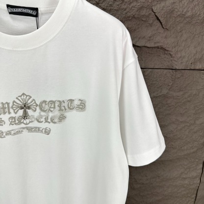 クロムハーツ「Chrome Hearts」メタルクロス ルーンロゴTシャツ