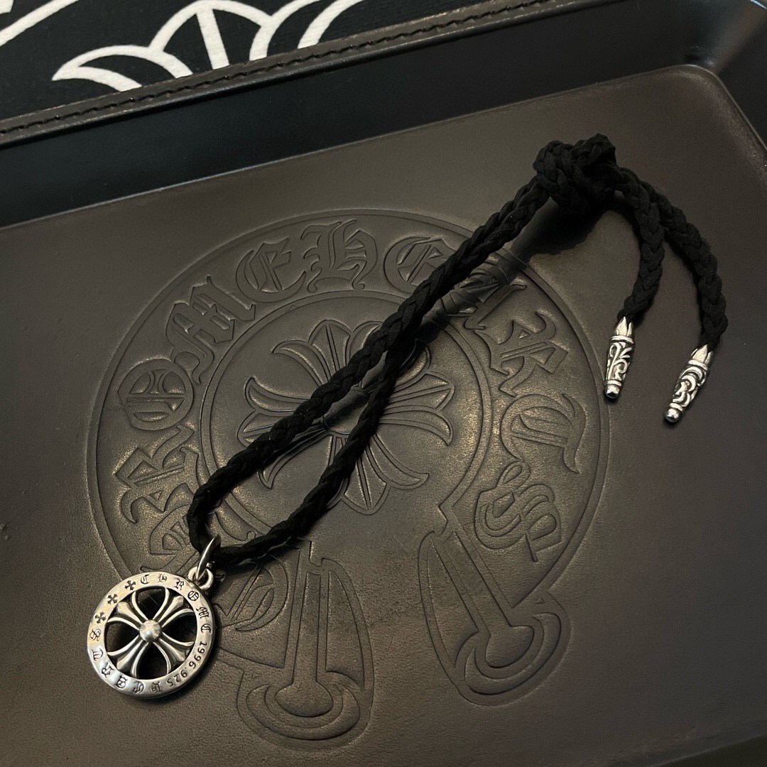クロムハーツ「Chrome Hearts」レザーコード サークルクロスペンダントネックレス