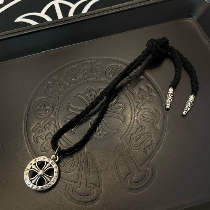 クロムハーツ「Chrome Hearts」レザーコード サークルクロスペンダントネックレス