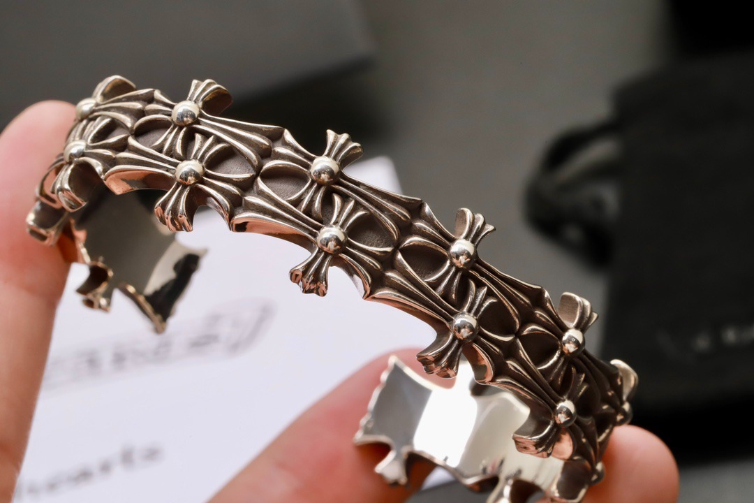クロムハーツ「Chrome Hearts」クロム・ハーツ マルチクロス ブレスレット アクセサリー