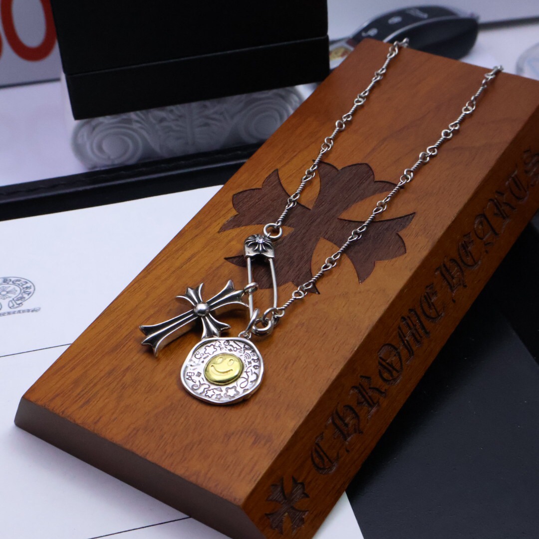 クロムハーツ「Chrome Hearts」ソーンクロス ブローチチェーンネックレス