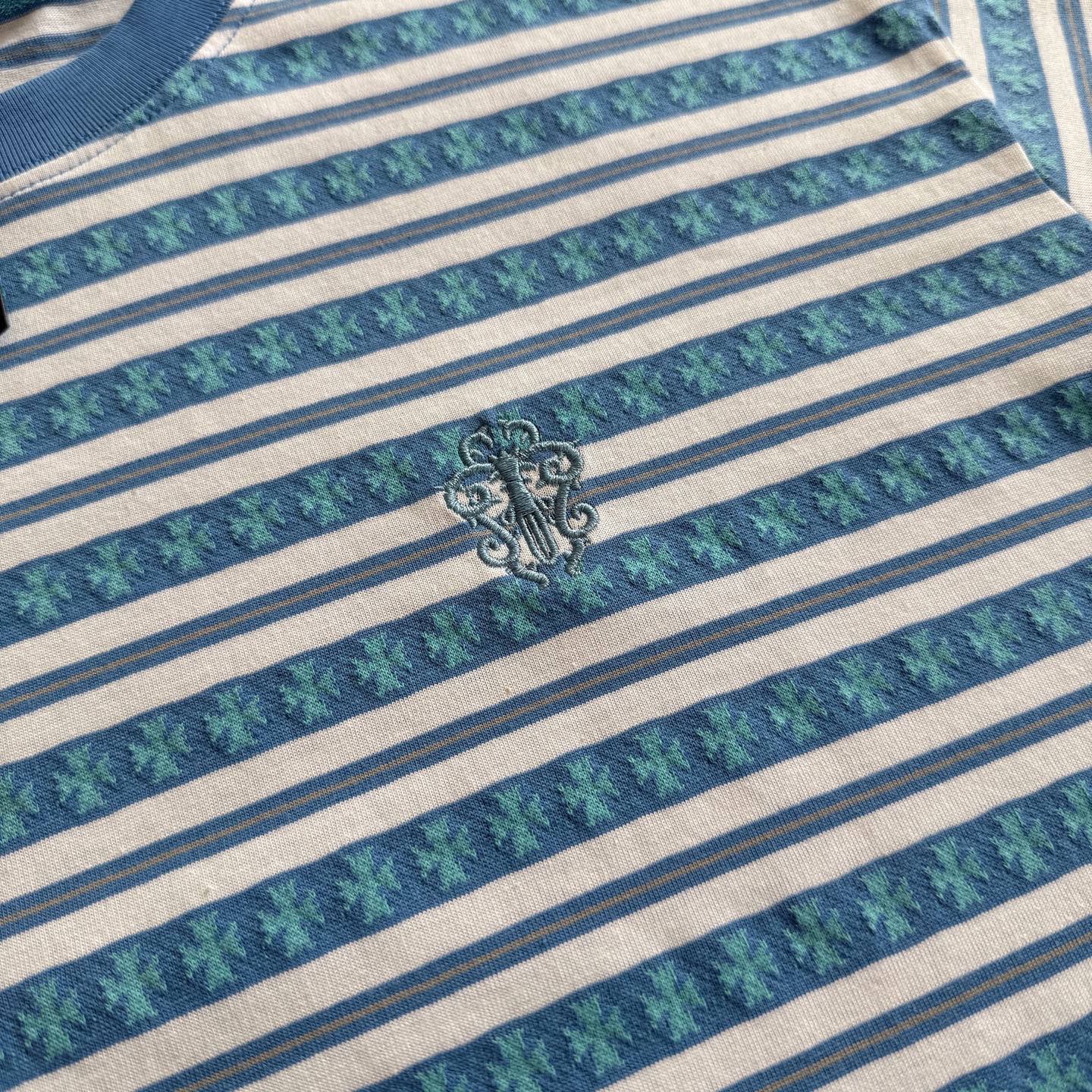 クロムハーツ「Chrome Hearts」 ストライプサンスクリットTシャツ