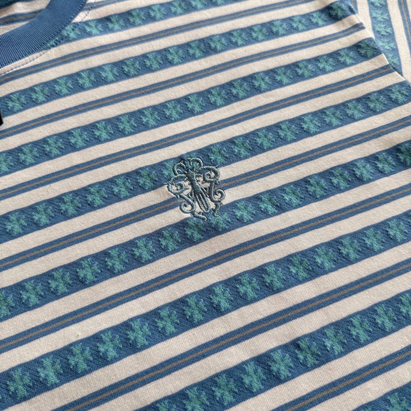 クロムハーツ「Chrome Hearts」 ストライプサンスクリットTシャツ