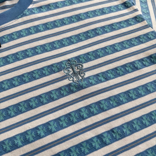 クロムハーツ「Chrome Hearts」 ストライプサンスクリットTシャツ