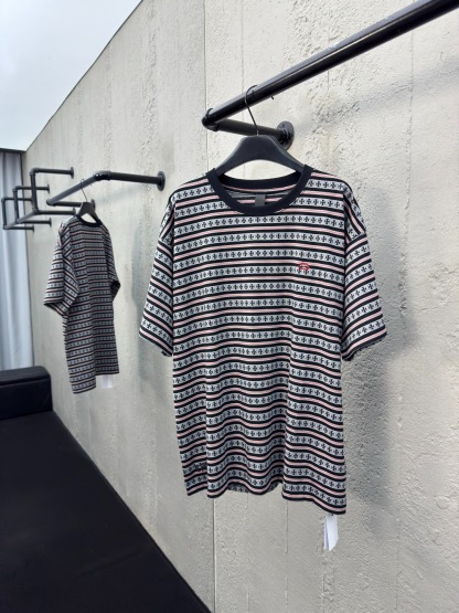 クロムハーツ「Chrome Hearts」ストライプ オールオーバープリント Tシャツ