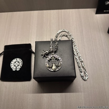 クロムハーツ「Chrome Hearts」ヴィンテージクロスフラワーネックレス