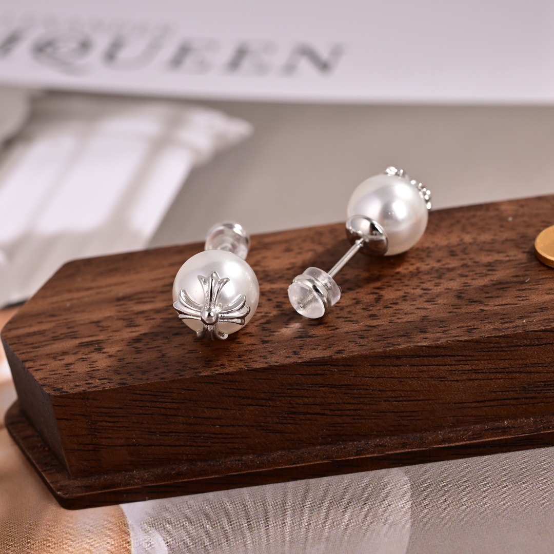 クロムハーツ「Chrome Hearts」クロムハーツ フルダイヤモンドクロスピアス 18K WG ピアス