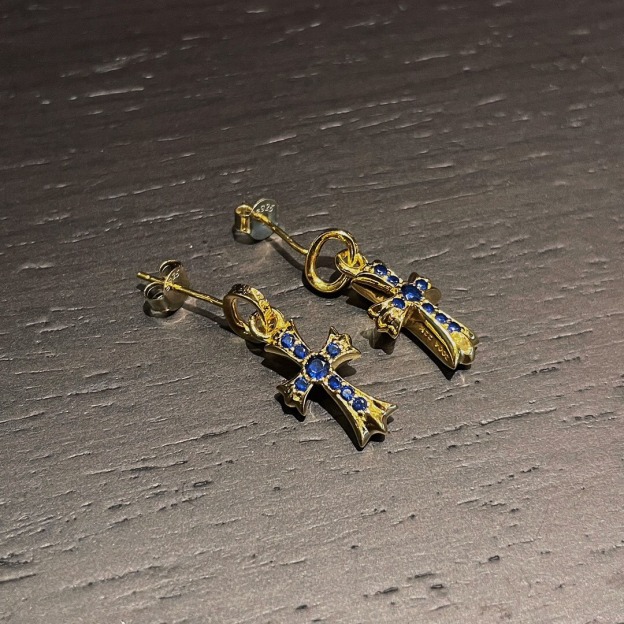 クロムハーツ「Chrome Hearts」クロムハーツ 22Kゴールドメッキブルーダイヤクロスピアス S925 ピアス