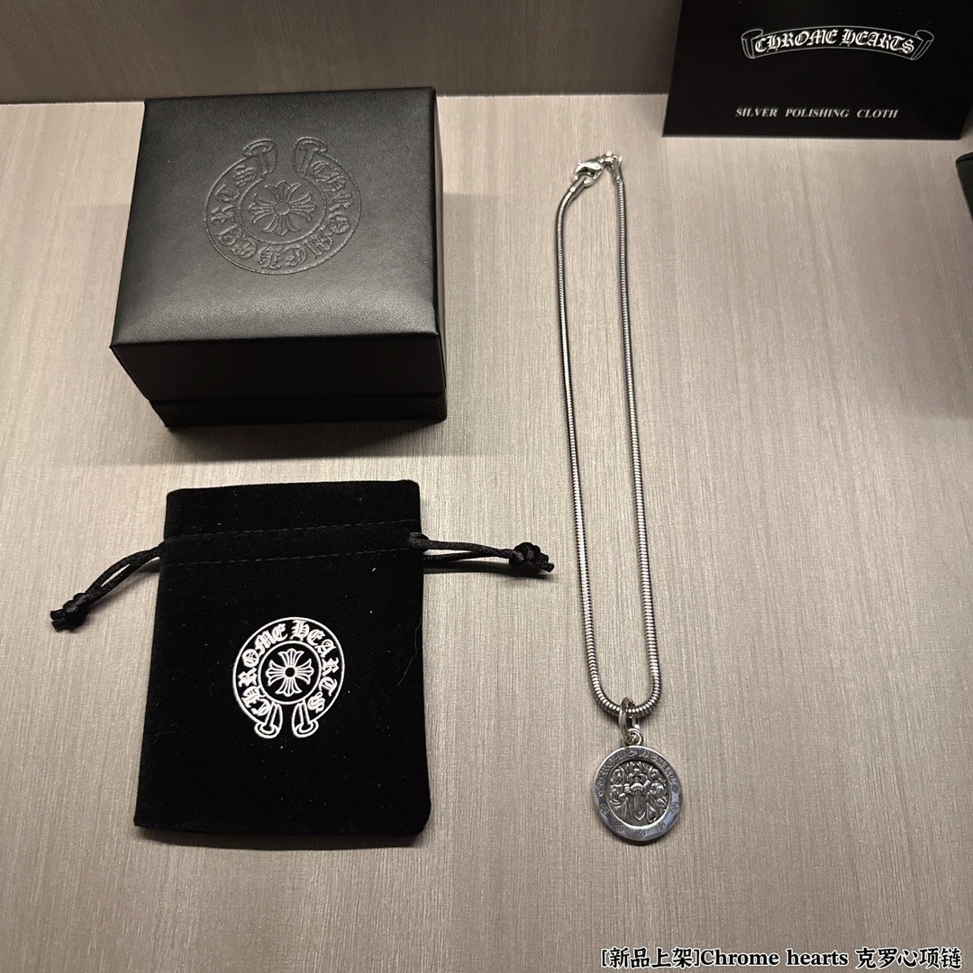 クロムハーツ「Chrome Hearts」ヴィンテージクロス＆フラワーネックレス（ユニセックスコレクション）
