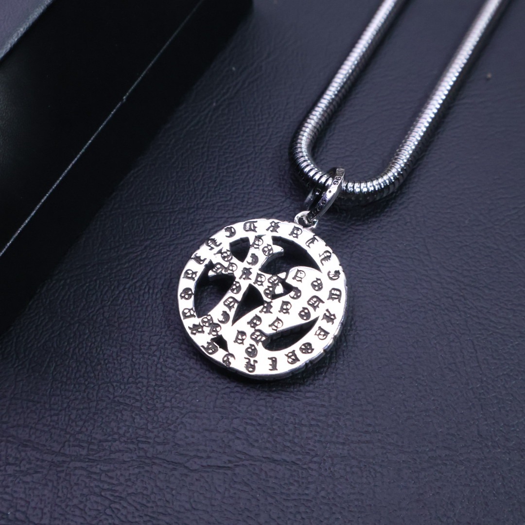 クロムハーツ「Chrome Hearts」スネーク＆クロス ペンダントネックレス
