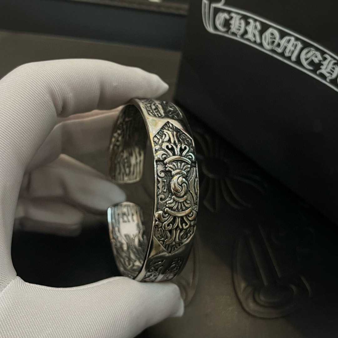 クロムハーツ「Chrome Hearts」Vintage Gothic Cuff Bracelet