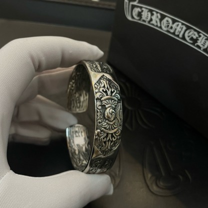 クロムハーツ「Chrome Hearts」Vintage Gothic Cuff Bracelet