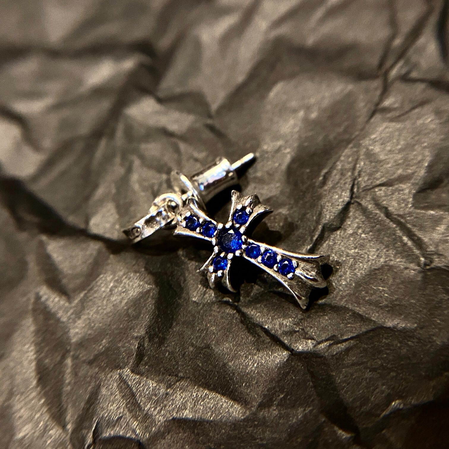 クロムハーツ「Chrome Hearts」クロムハーツ ブルーダイヤモンドクロスピアス S925/18K カスタムジュエリー