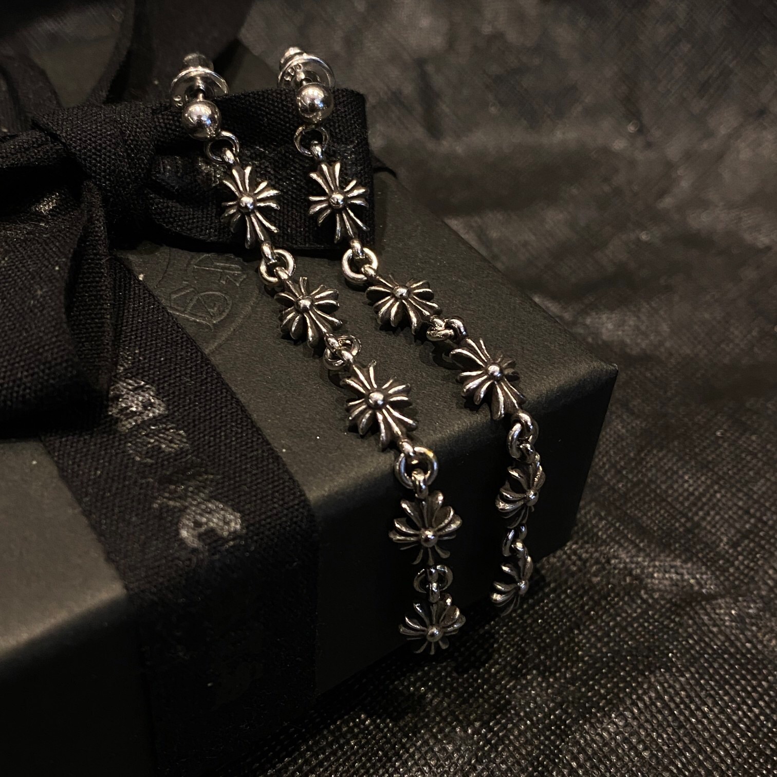 クロムハーツ「Chrome Hearts」クロムハーツ 5セクションクロスフラワーピアス S925 ユニセックス ピアス