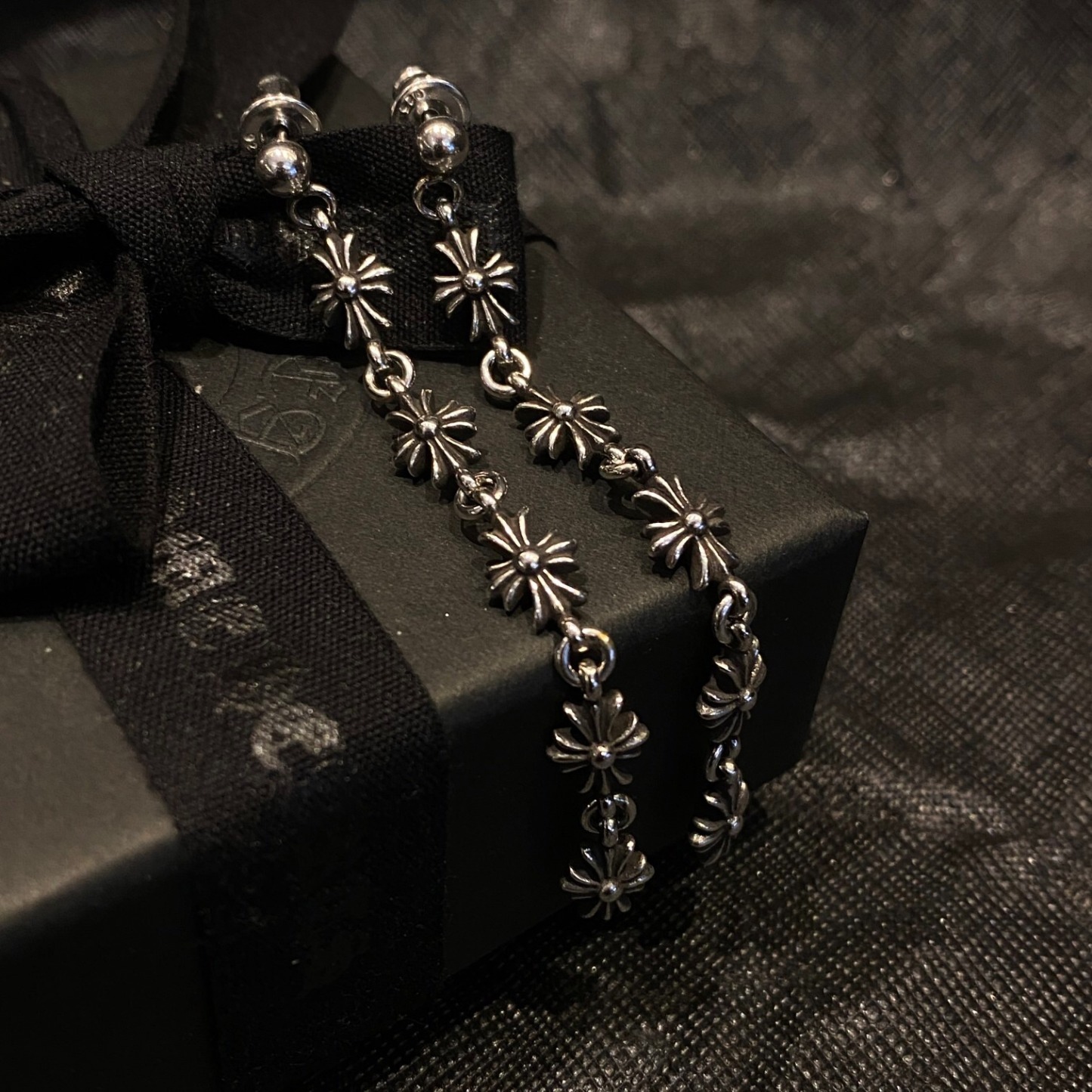 クロムハーツ「Chrome Hearts」クロムハーツ 5セクションクロスフラワーピアス S925 ユニセックス ピアス