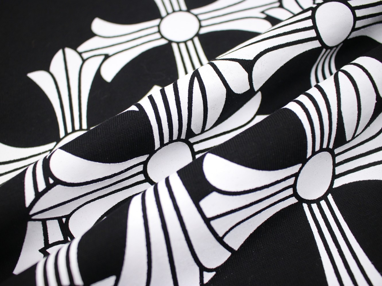 クロムハーツ「Chrome Hearts」クロスプリントTシャツ