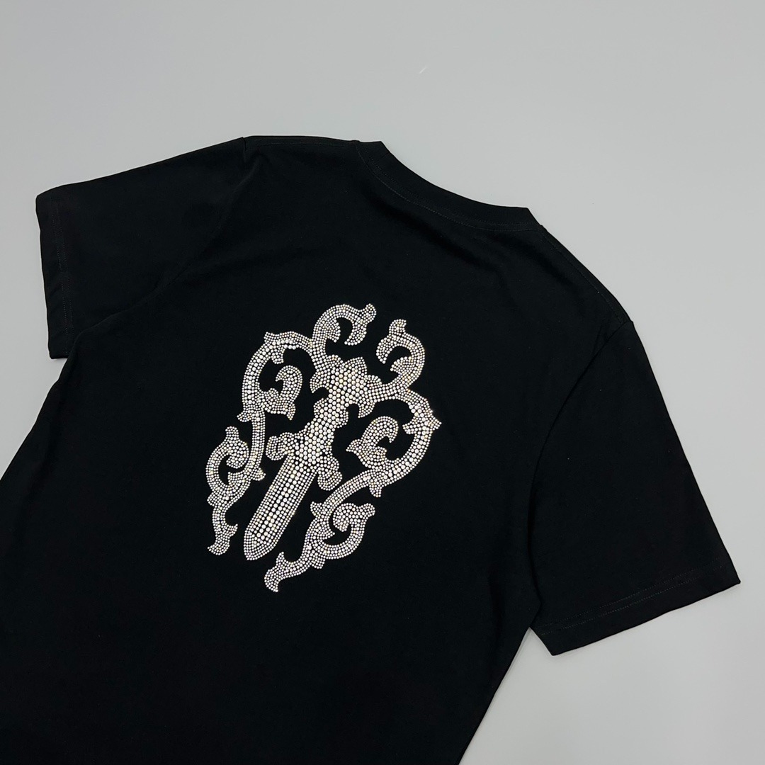 クロムハーツ「Chrome Hearts」スパンコールサンスクリット スウェードパッチTシャツ
