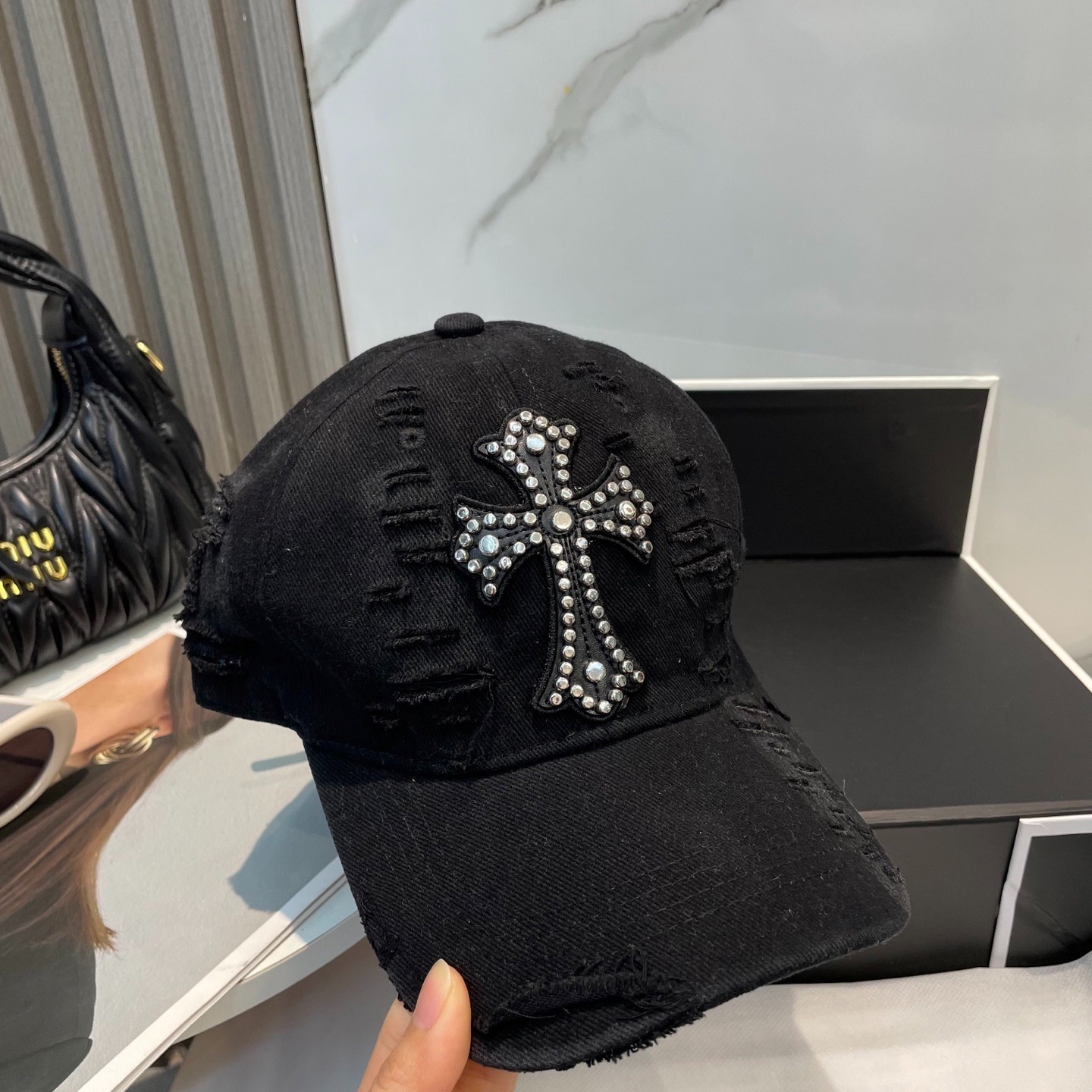 クロムハーツ「Chrome Hearts」ハーツ クロスロゴ ベースボールキャップ