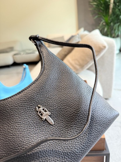 クロムハーツ「Chrome Hearts」ホワイトレザー アンダーアームバッグ