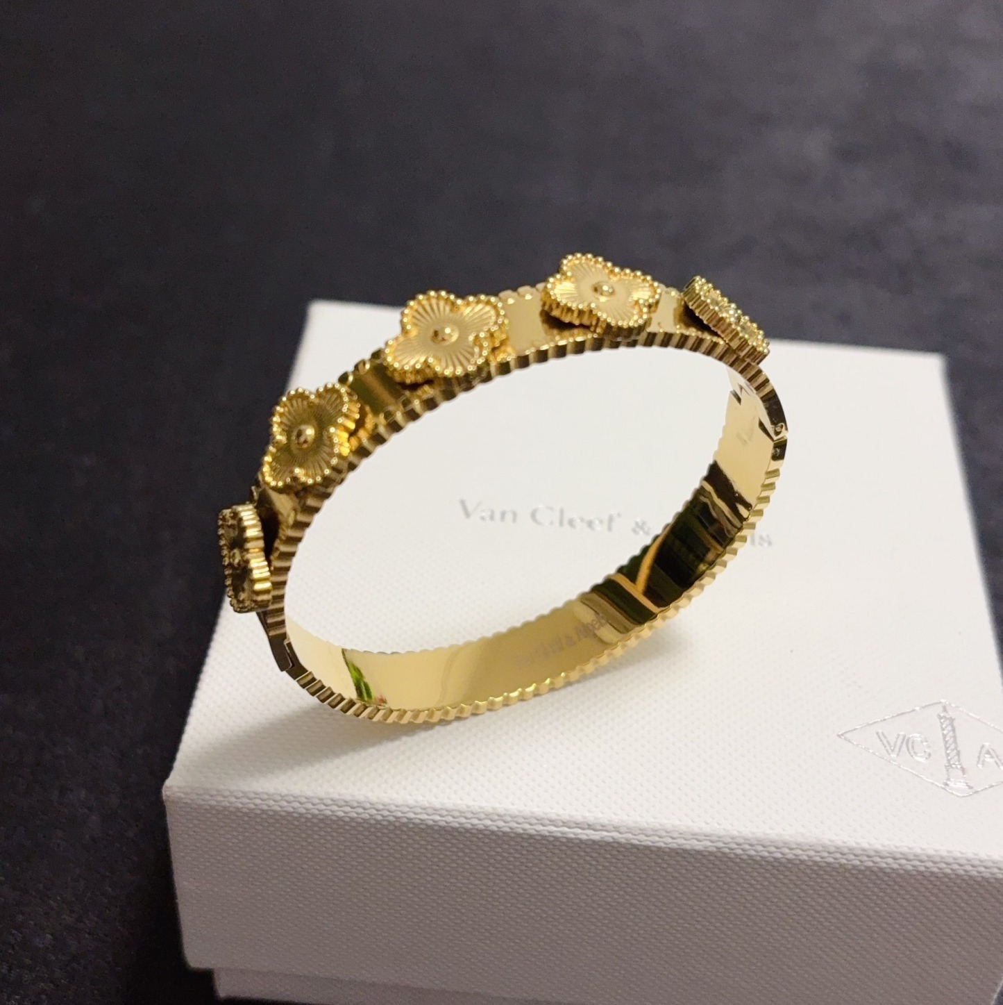クロムハーツ「Chrome Hearts」 Gothic Slim Cuff Bracelet-ISETAN PRESTIGE CURATED